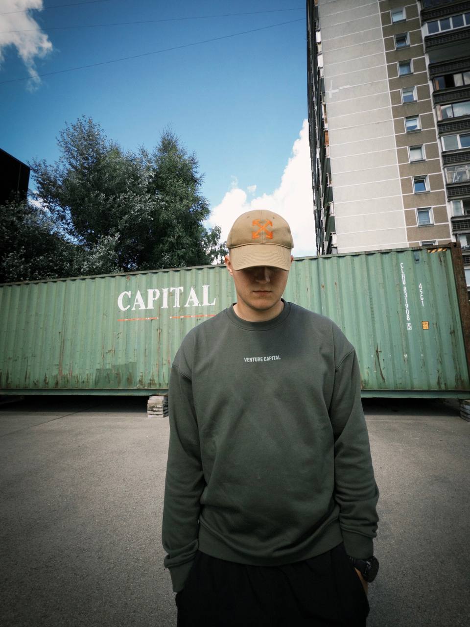 Sweatshirt / TAX SYSTEM